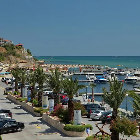 ホテル Monastery 1 Complex First Line